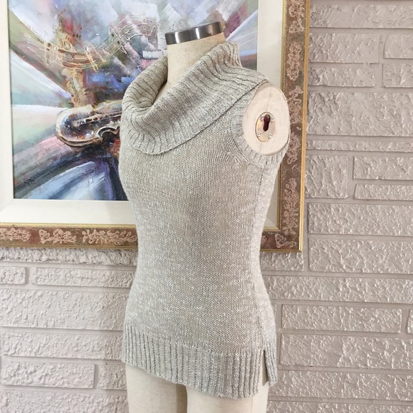 No Tags Slough Collar Sleeveless Sweater Top - Picture 2 of 14